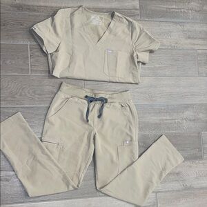 Figs Women's Tan Scrub Set